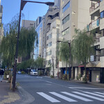 Sobako Kaiseki Ginza Tean - 銀座っぽい通りに出ました！お店はここを左でした！