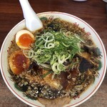 ラーメン魁力屋 - 漆黒味玉ラーメン（大）1078円＋餃子286円　1364円