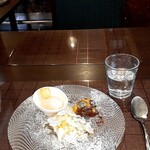 ヴィーテ - デザート盛り合わせ３種（ミルフィーユはシェフがイタリアで提供されていたものと同じ）