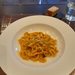 ヴィーテ - 極粗挽きのクリームミートソース フェットチーネ、パン