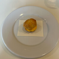 えびす亭 - シュー皮に包んだにんじんのムースは手で摘んで頂く