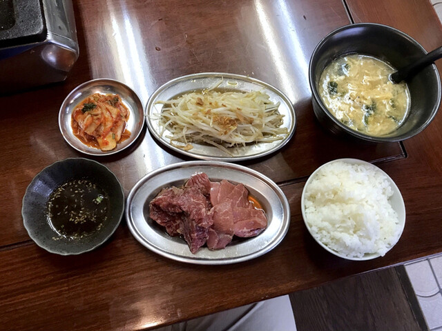 赤身定食 ご飯大盛り(1300円)！』by 五月山公園 : 不器用に生き
