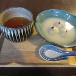 Ryu Cafe - 胡麻団子 金木犀と甘酒のスープ 台湾茶セット
