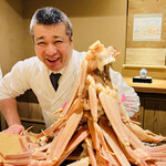 富小路 やま岸 - ◎元祖カニスマスツリーを楽しそうに作る山岸大将❗️