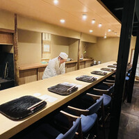 富小路 やま岸 - ◎忘年会で8人でカウンター席を貸し切り。