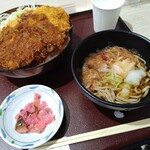 nanjousa-bisueriakudarinanjoufu-doko-to - ソースカツ丼と越前そばセット