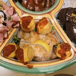 欧風食堂 パリッコ - ボロネーゼチェダーライスコロッケ・パリパリ鶏もも肉のコンフィー