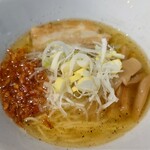 麺場 花道 - 確かに旨味がシッカリとしているスープ、、、

控えめな量だけど化調まで入っている

化調ない方が後味スッキリなのに、、、

揚げられている桜海老の香ばしい香りと味わいは
良い感じ