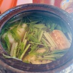 菊華荘 - ② 椀：鼈、餅、葱、水菜の土瓶蒸し