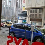 TGIフライデーズ - 大きな窓も解放感あって良き