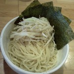 つけ麺　なかむら - 麺、トッピングは野菜とノリ