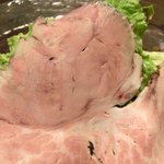 チェルバイア - プランツォＡ　1200円 の自家製ハムとサラダ