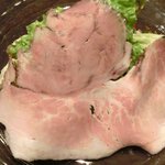 チェルバイア - プランツォＡ　1200円 の自家製ハムとサラダ