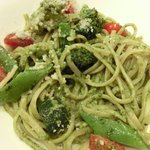 チェルバイア - プランツォＡ　1200円 の季節野菜入りジェノベーゼソースのリングイネ