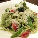 チェルバイア - プランツォＡ　1200円 の季節野菜入りジェノベーゼソースのリングイネ