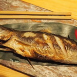 原始焼ト酒 でんちか - かます一本焼き