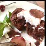 cafe 六花 - パヴェオショコラ　葡萄との合わせ方が素晴らしい★ 
byまみこまみこ