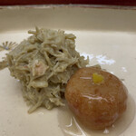 赤坂おぎ乃 - アップ 蟹身の蟹味噌和えと蓮根餅