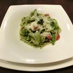 チェルバイア - プランツォＡ　1200円 の季節野菜入りジェノベーゼソースのリングイネ