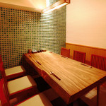 Ebisuya Hanare - 6名様までご利用可能　テーブル個室　「陶器の間」