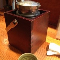 味とく家 - 熱燗♪ずっと保温されてるから冷めるのが遅いです。