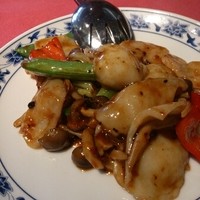 横浜中華街 重慶飯店 本館 - 平貝とイカの黒豆辛し炒め