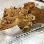 元祖からあげ本舗 マルカ商店 - 料理写真:2022/12/31 テイクアウトで利用。醤油からあげ(162円)×2個。旨塩からあげ(162円)×2個。
