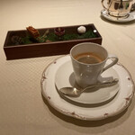 レストラン ロワール フレンチ - コーヒーと小菓子。
