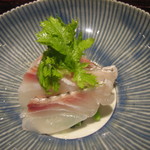 カモシヤ クスモト - 明石鯛の刺身、アスパラソバージュ、ワサビ菜の和え物