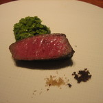 熊本産和牛イチボのロースト、藻塩と大徳寺納豆添え