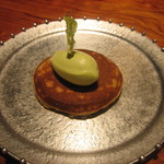 カモシヤ クスモト - 蕗の薹のパンケーキ、蕗の薹のアイスクリーム添え