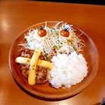 Bikkuri Donki - チーズバーグディッシュ(小ライス) 825円
                        +ディッシュサラダ 165円