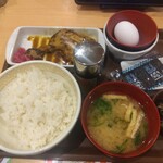 Sukiya - 卵かけご飯朝食とチキン単品　610円。