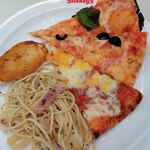 Shekizu - ピザ３種，ポテト，スパゲティ