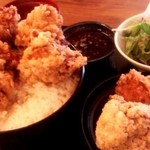 ひなたかなた - 唐揚げを退避皿に移動し、食事開始。