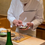 すし宮川 - 鰯の手巻き