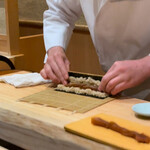 すし宮川 - 干瓢を巻く