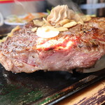 いきなりステーキ - リブロース（トップ）300gの厚み