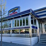 TENAFLY CLASSIC DINER - 店舗外観。