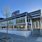 TENAFLY CLASSIC DINER - 店舗外観。