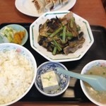 精陽軒 - 茄子と肉の炒め定食全景