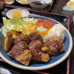 Kiyohira - 味噌ヒレカツ定食 1710円
                        ヒレカツアップ