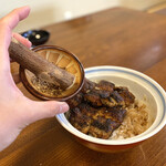 Magoroku - 鰻丼と味山椒