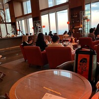 ザ タヴァン グリル＆ラウンジ - 