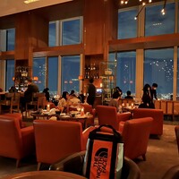 ザ タヴァン グリル＆ラウンジ - 