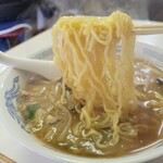 亀鶴 - サンマーメンの麺リフト