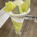 ビー!フルーツパーラー - 国産メロンパフェ