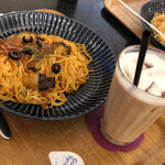 MOA cafe - ポロネーゼスパゲッティとアイスカプチーノ