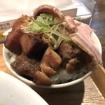 稲庭中華そば 秋田本店 - 煮干し中華そばとチャーシュー飯のセット　チャーシュー飯アップ