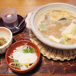 Kameido Masumoto - 亀戸大根あさり鍋めし(2500円)の浅利鍋、季節の小鉢、甘味